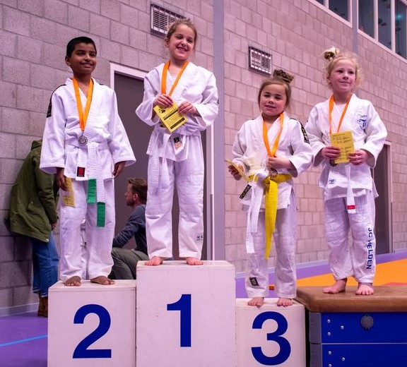 2023 04 15 int comp helden